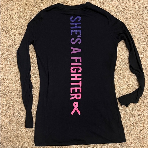 🔥4/$10 Under Armour Black Long Sleeve with Pink Logo - Picture 4 of 5